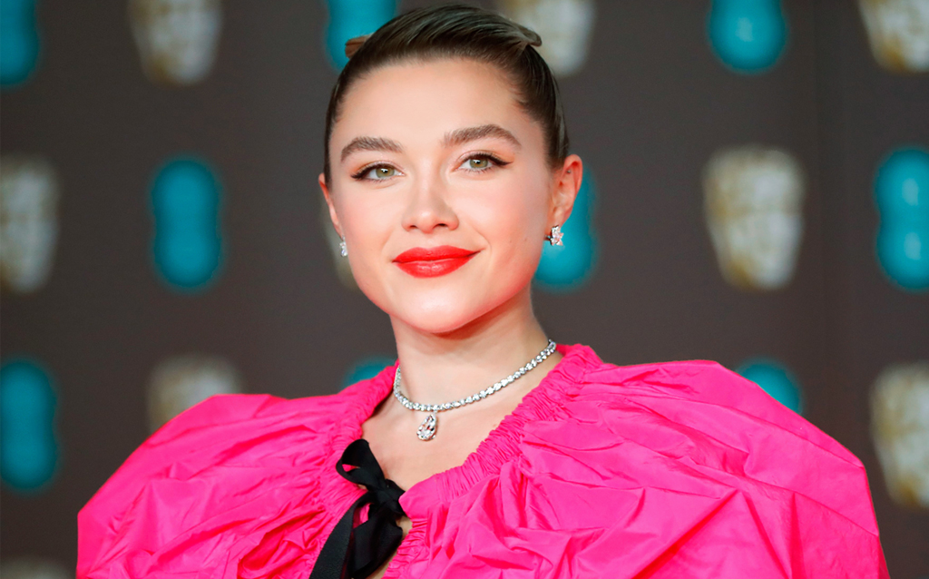 Florence Pugh donned an exquisite Tiffany diamond necklace featuring a center diamond of over 11 carats. She complemented her look with Tiffany diamond cluster earrings and rings.
