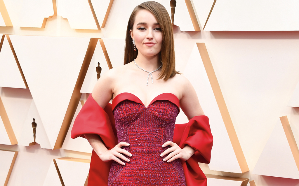 Kaitlyn Dever wearing Harry Winston’s classic diamond Lariat necklace 