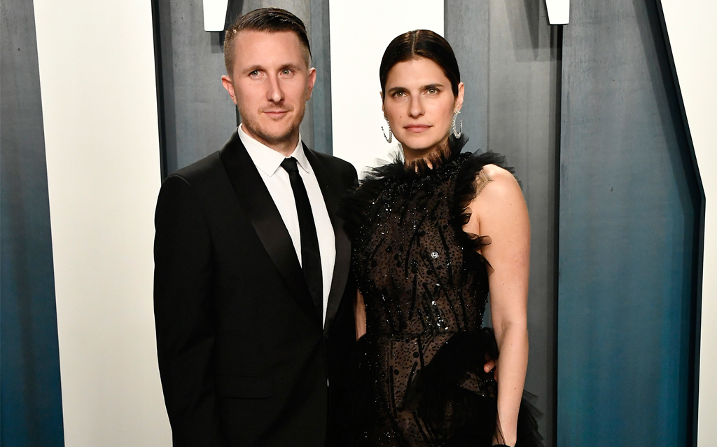 Actress Lake Bell also wore Messika Paris for the Vanity Fair Oscar party red carpet. She stunned in the High Jewelry Snake Dance earrings and a My Twin ring  