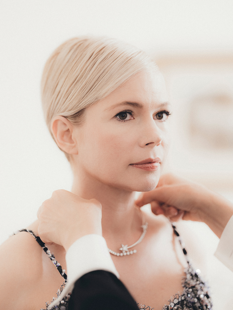 Michelle Williams wore the Comète Couture necklace by CHANEL