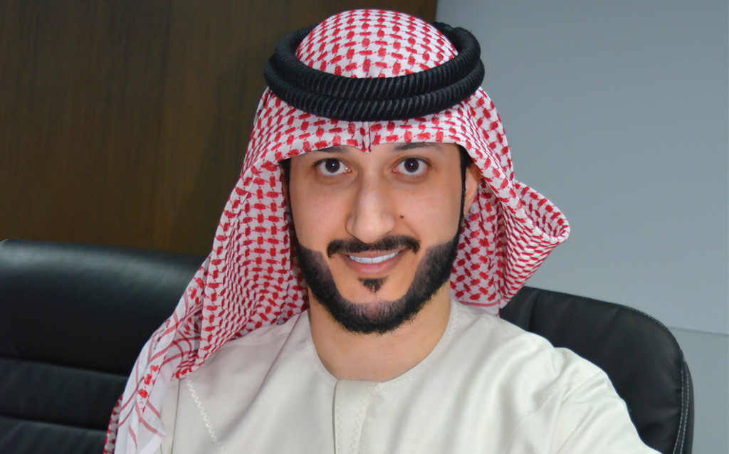 خالد الملا يعرض مجموعة من ساعاته المميزة خلال زيارته لمكاتب 