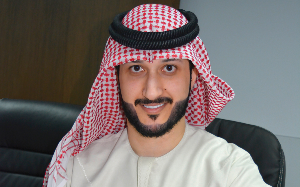 خالد الملا يعرض مجموعة من ساعاته المميزة خلال زيارته لمكاتب 