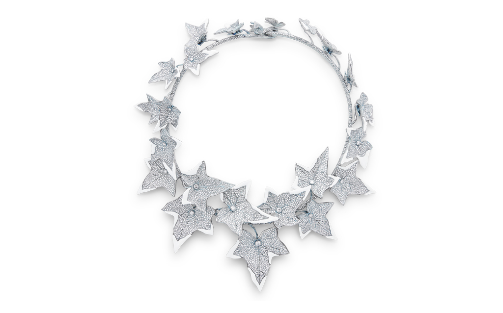 عقد Lierre Givré مصنوع من التيتانيوم ومزين بأحجار الكاشلونغ  والالماس