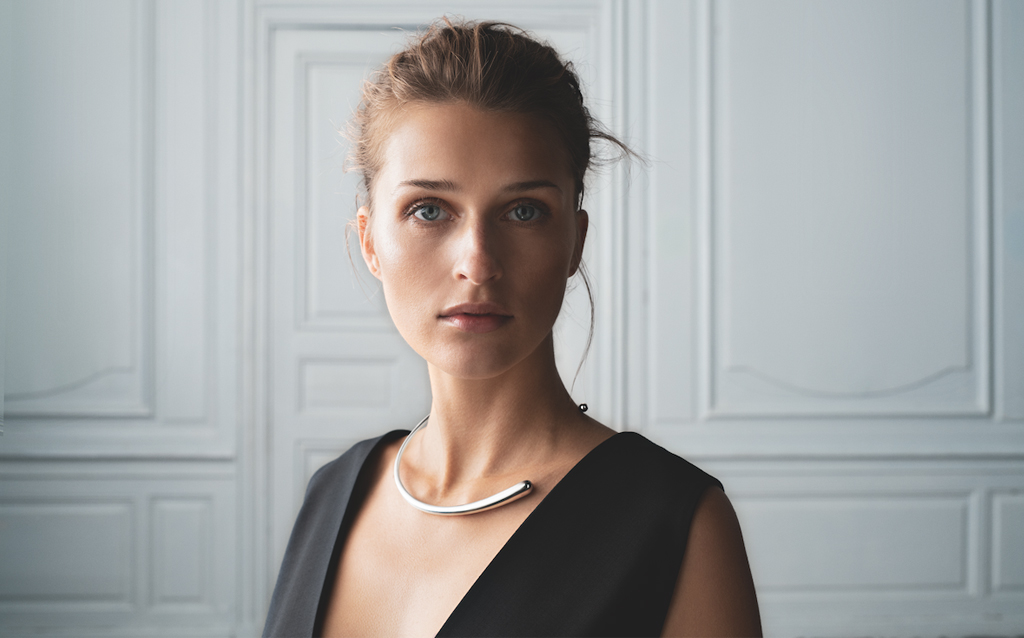 طوق من الفضة من مجموعة Mercy من Georg Jensen