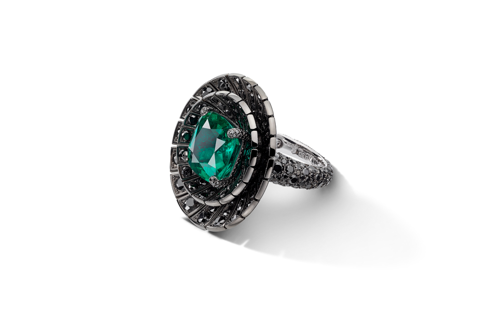 SIGNATURE: MOVEMENT: In 18K white gold set with one Colombian cushion-cut emerald (11.60 ct) and 532 black diamonds (approx. 11.30 ct) 