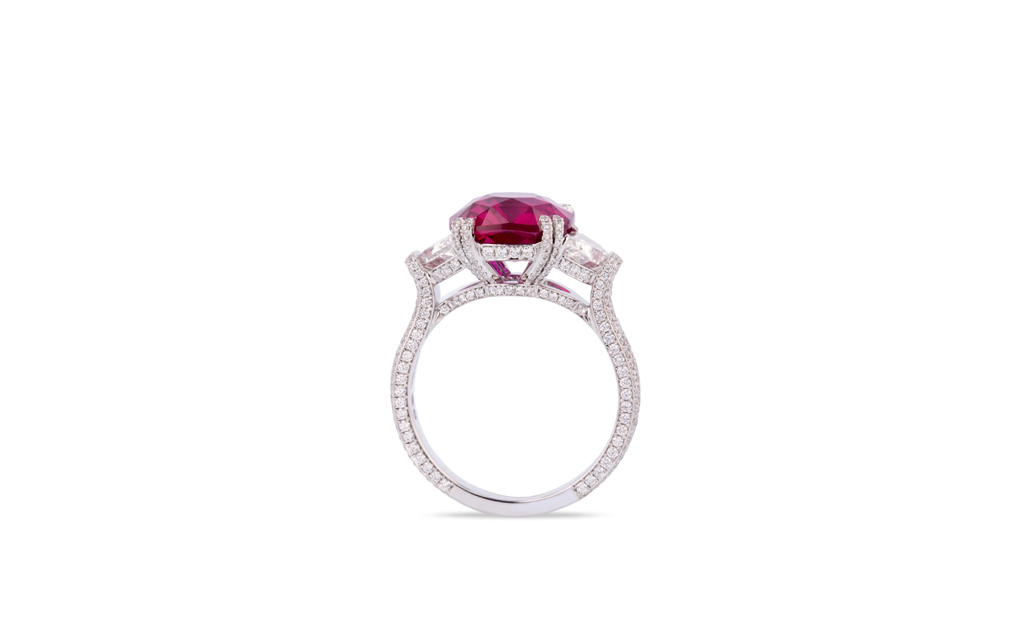 White gold ring set with a cushion-cut 5.1-carat ruby (Mozambique), two half-moon diamonds and brilliant-cut diamonds