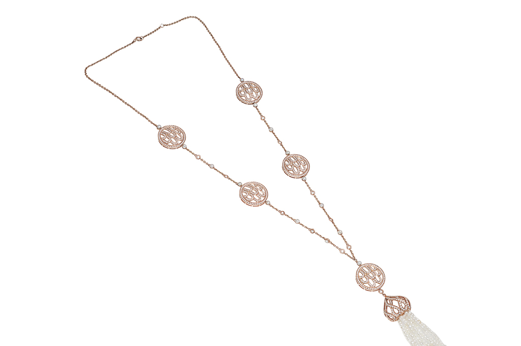 المصمّمة نور الفردان رحلة إبداع من محارات البحر إلى معاصم المشاهر