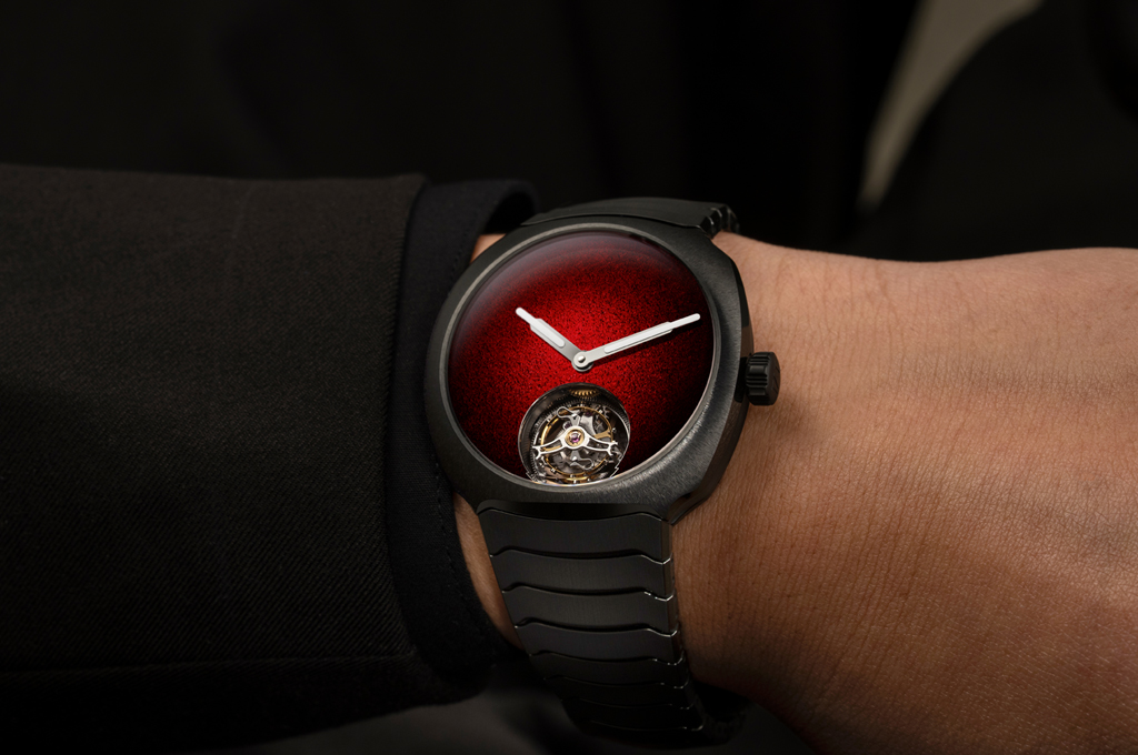  H. Moser & Cie. Explores Ceramics with Streamliner Tourbillon